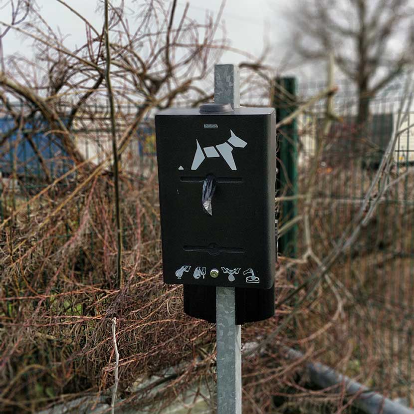 Borne-sacs-canin-connectée