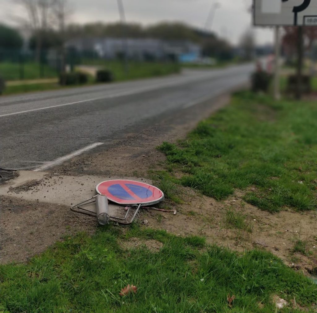 capteur de mouvement sur des panneaux de signalisation