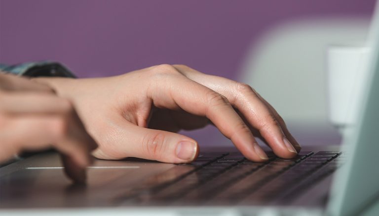 découvrez des méthodes efficaces pour protéger un dossier par un mot de passe sur windows 11, compatibles avec toutes les versions, et sécurisez facilement vos fichiers sensibles.