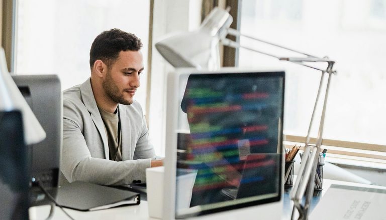 découvrez le rôle essentiel du bastion en cybersécurité, son fonctionnement et explorez les meilleures solutions pam open source pour protéger vos accès sensibles.