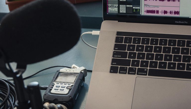 Hébergement podcast comparatif des meilleures — équipement de studio d'enregistrement podcast