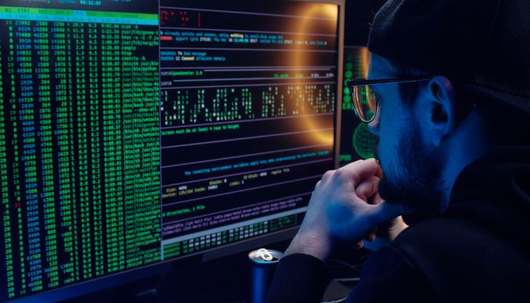 Nginx Plus fonctionnalités, prix et — configuration serveur Nginx sur écran d'ordinateur