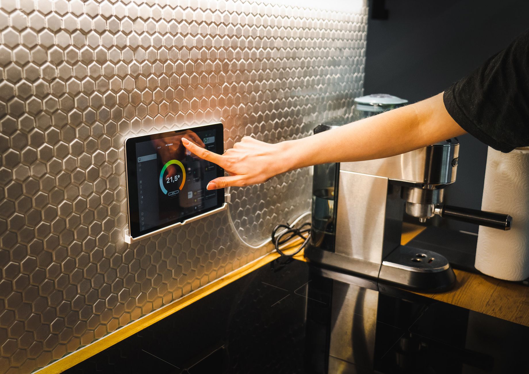 Niko Home Control et Niko Group : une domotique très belge, très résidentielle — panneau de contrôle maison intelligente