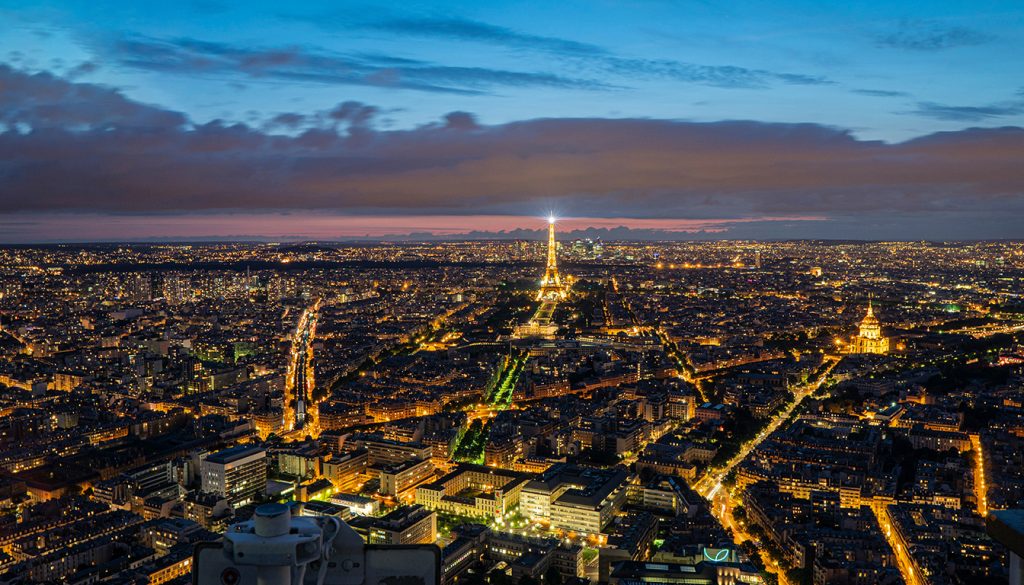 Découvrez comment l’Internet des Objets (IoT) transforme les territoires en exploitant les données pour améliorer les services publics, l’aménagement urbain et la gestion environnementale.