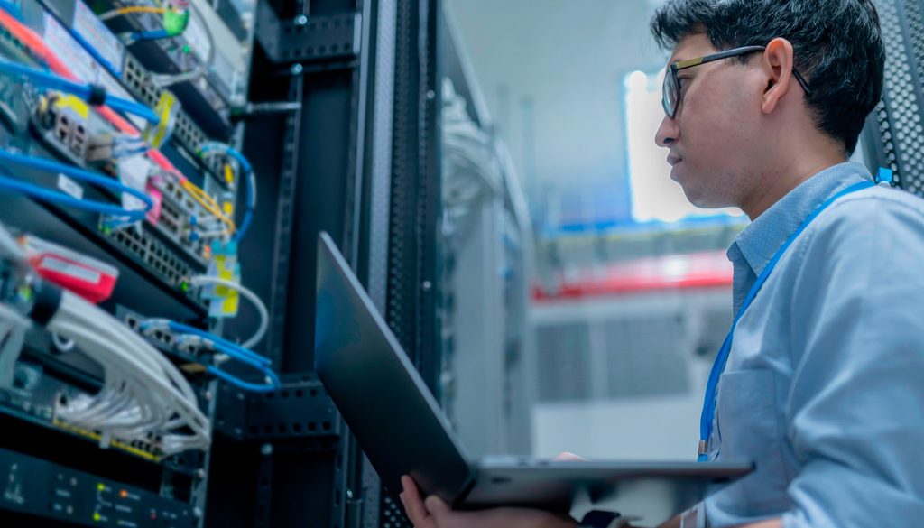 Découvrez comment sécuriser les accès réseau dans les sites industriels multi-usines efficacement, sans multiplier les équipements, pour une protection optimale et une gestion simplifiée.
