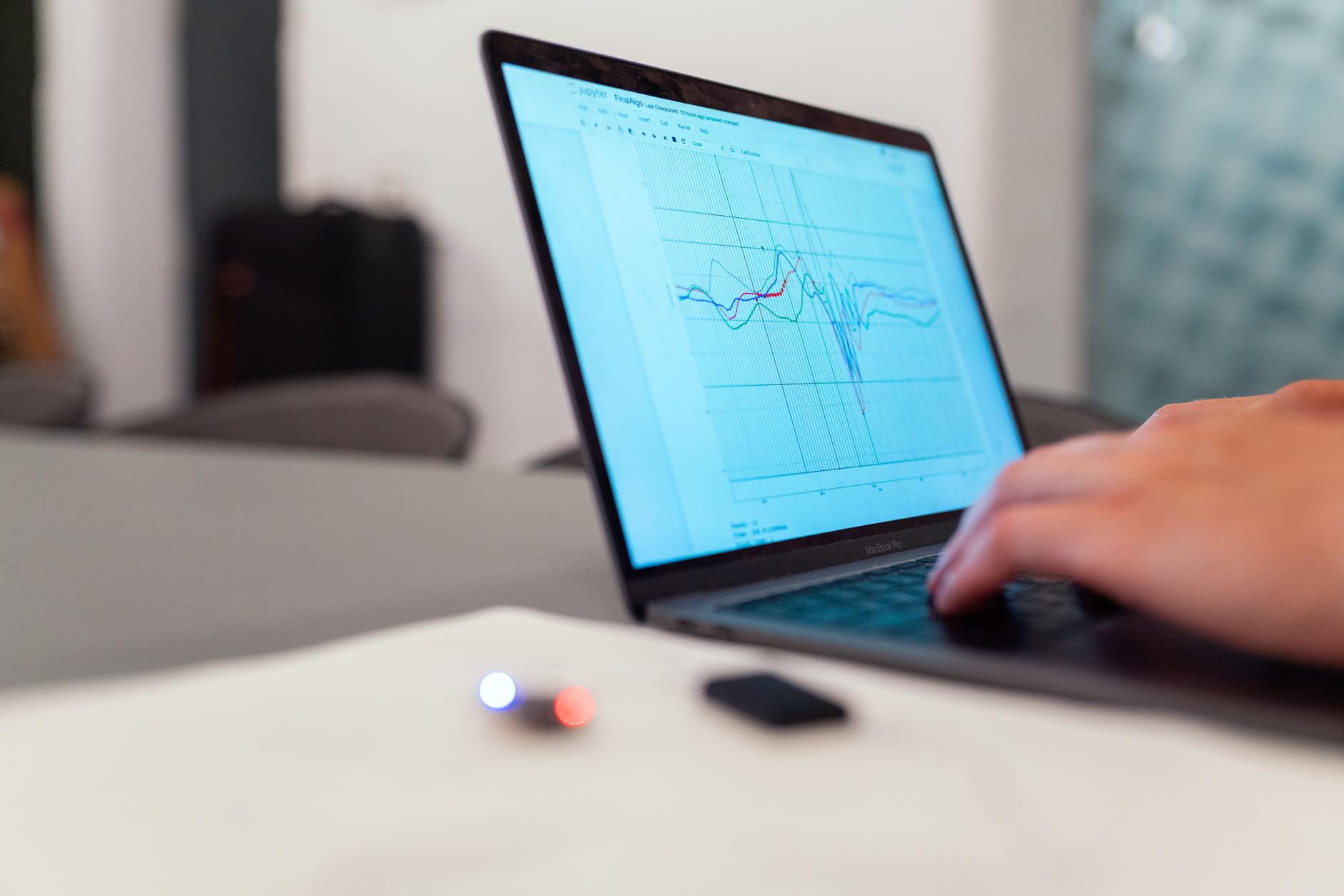 Smart data définition, différences avec — analyse de données sur écran d'ordinateur